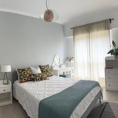 Modern In Near Train To Lisbon Apartman *