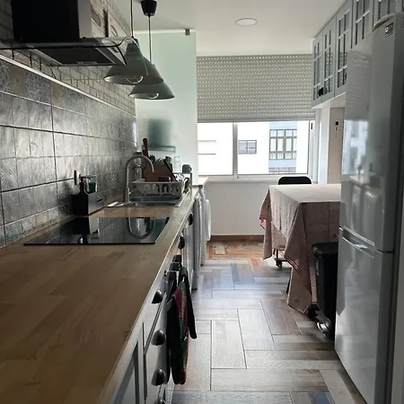 Modern In Near Train To Lisbon Apartment Cacem