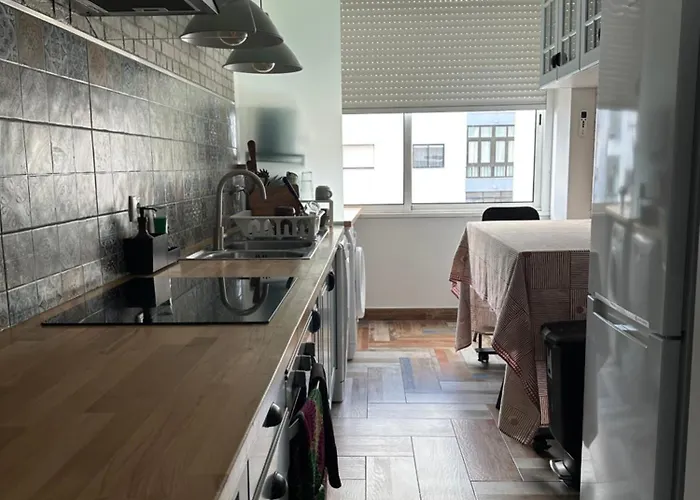Modern In Near Train To Lisbon Apartment Cacem